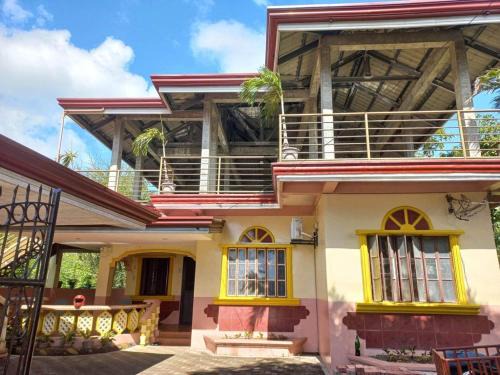 Nueva Valencia Casa | CABRERA GUEST HOUSE exGREEN BAMBOO GUIMARAS