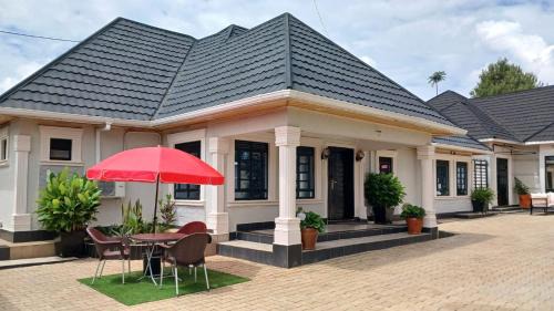 Bungoma Cama Y Desayuno | Cacecy Luxury Homes 2 -Bedroom