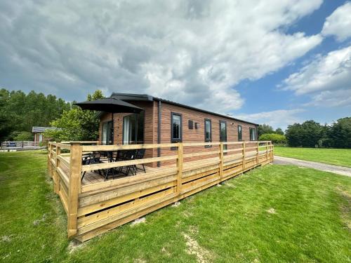 Abbess Roding Casa | Cackle hill lakes, heron lodge