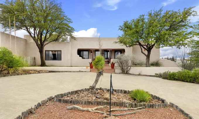 Alpine Casa | Cactus Rose - Enjoy wildlife and mountain views close to downtown Alpine