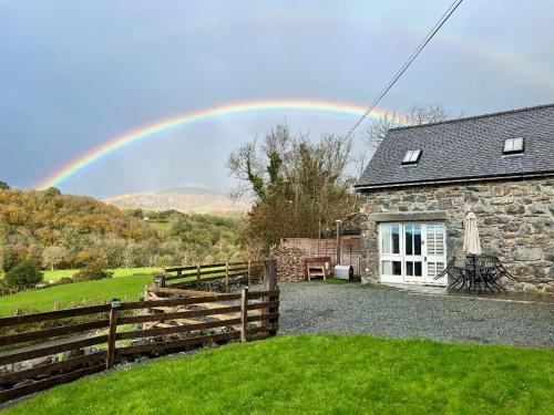 Dolgellau Casa | Cader Mountain View Cottage with Hot Tub in Snowdonia