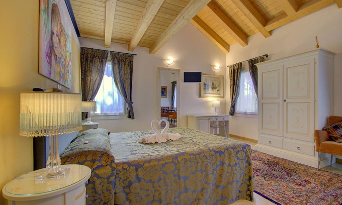 Oriago Apartamento | CADIFIORE-B & B12 - room w / bath in Country house riverside, parking in private parc