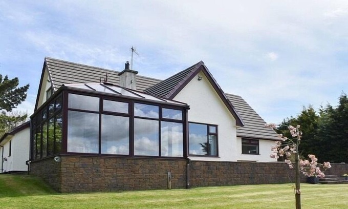 Brynteg Cabaña | CAE COCH, pet friendly, with a garden in Benllech