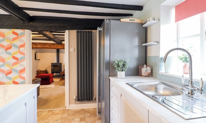 Machynlleth Cabaña | CAE GOGRYDD, pet friendly, character holiday cottage in Machynlleth