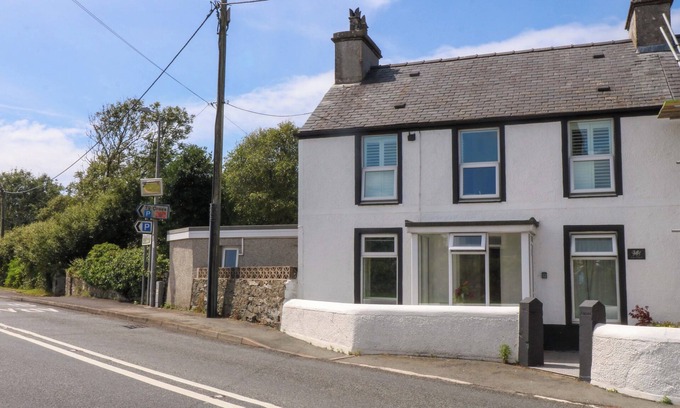 Llanfaelog Cabaña | CAE GWYN, character holiday cottage in Bryn Du