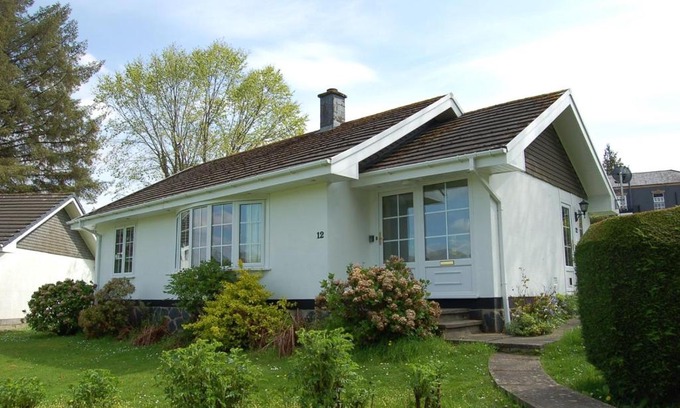 Cwrt Casa | Cae Talgarth Bungalow at Plas Talgarth Resort