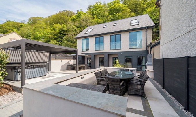 Talsarnau Cabaña | CAERFFYNNON HOUSE, family friendly, with hot tub in Porthmadog