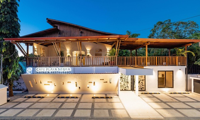 Los Pargos Hotel | Cafe Playa Negra