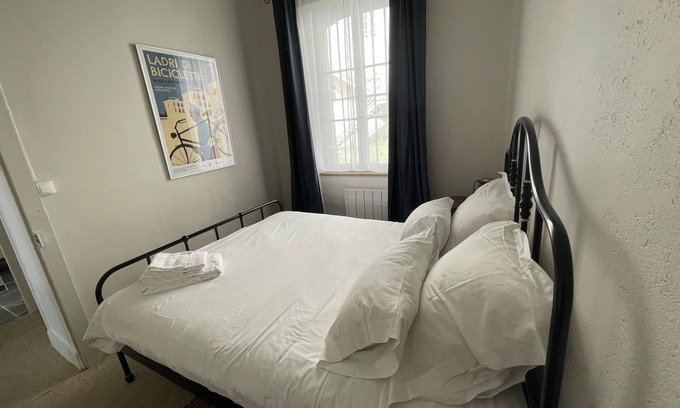 Nevers Apartamento | Habitacion Doble-Confortable-Baño Privado-Vista al patio-Côté Cour
