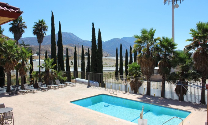 Cajon Junction Hotel | Cajon Pass Inn