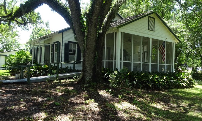 Bayou Vista Cabaña | Cajun Jack Cottage on the River