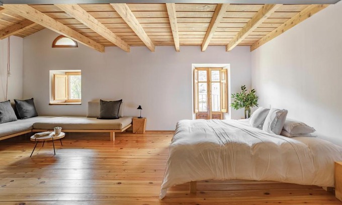 Montella Casa | Cal Calsot Casa Rural "Adults Only"