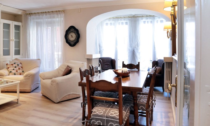 La Seu d'Urgell Apartamento | CAL SISQUET - TON ! Apartamento exclusivo en centro ciudad!