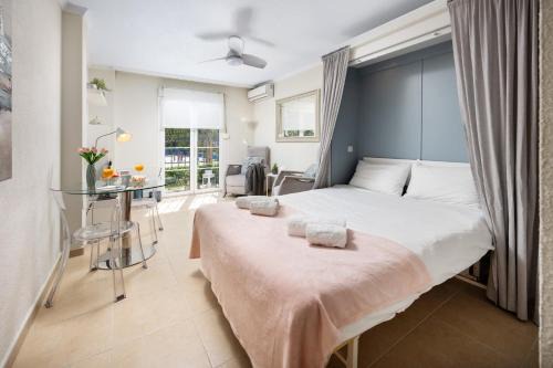 La Cala de Mijas Apartamento | Cala Mijas Beach by Alfresco Stays