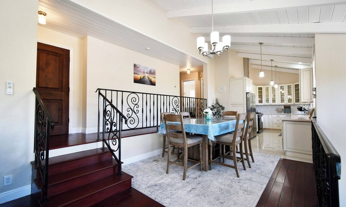 Calabasas Casa | Calabasas luxury 3 Bed 2 Bath Mountain View with Patio quite