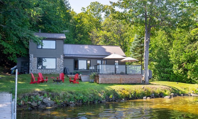 Calabogie Cabaña | Calabogie Lake Cottage, walking distance to ski hill