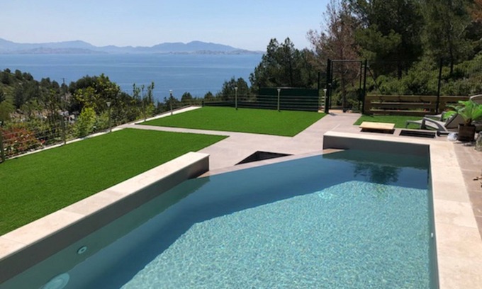 Niolon Casa | Villa con excepcional vista al mar / Casa de vacaciones excepcional vista al mar