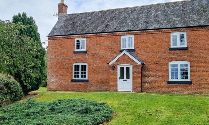 Chirbury with Brompton Casa | Calcot Farmhouse in Montgomery