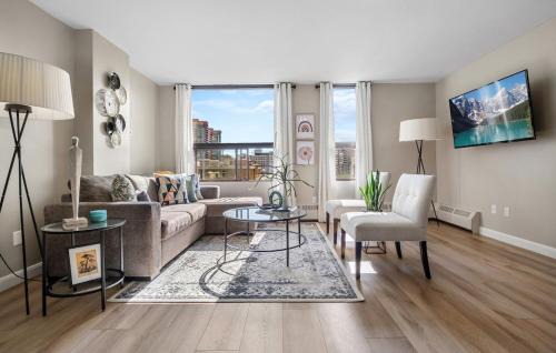 Connaught Apartamento | Calgary Beltline - a stylish condo stay!