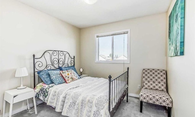 Calgary Casa | Calgary Mountain Gorgeous Single House Close Airport & Free Parking