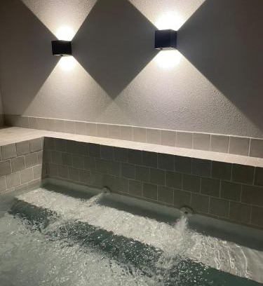 Calheta Casa | Calheta Suites - Vinha & Jardim - Adults-only suites met hottub & zeezicht