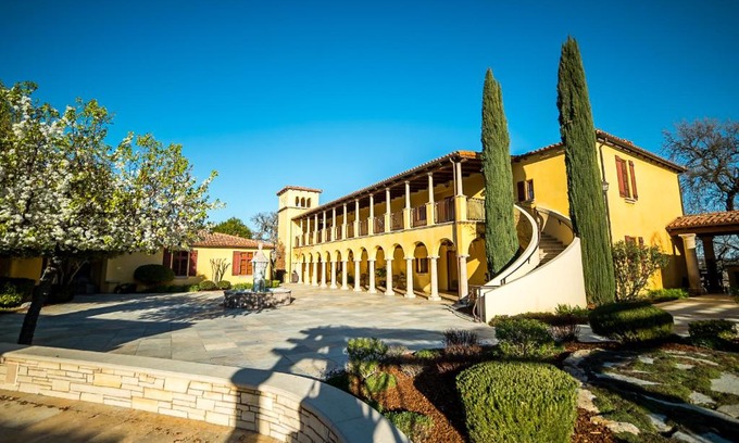 Paso Robles Cama Y Desayuno | CaliPaso Winery & Villa