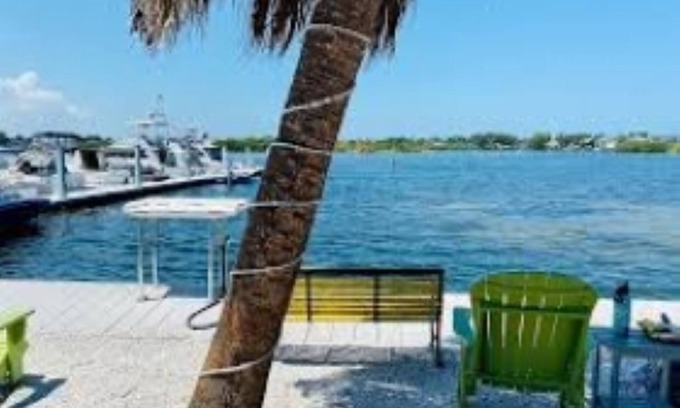 Holiday Casa | Calling all Snowbirds! PRIME location! Nov - Apr