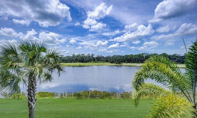 Lakewood Ranch Condominio | Calling all snowbirds! Gorgeous 2bd/2ba condo in exclusive golf community