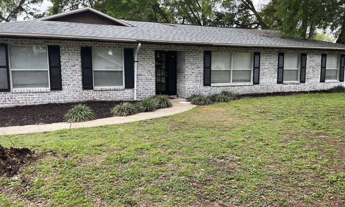 Fort King District Casa | Calm and Cozy Healing Escape -3 bedroom home