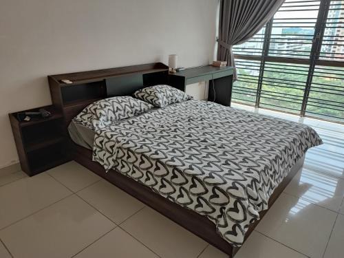 Taman Mount Austin Apartamento | Calm and Peaceful Lake View Mount Austin Apartment