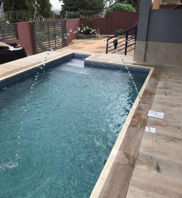 North Legon Apartamento | Calm Hillside Swimming Pool Villa Apartment
