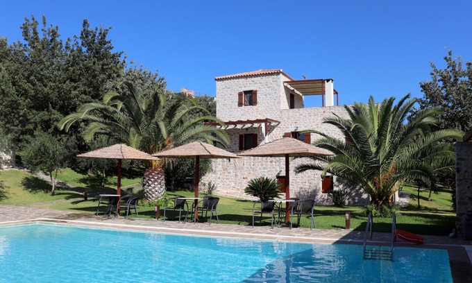 Skoutari Casa | Casa de vacaciones con piscina en una zona tranquila, wifi, hasta 6 pers., Lakonia, Peloponeso