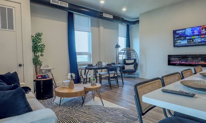 East Orange Apartamento | Calm Oasis! 2bath & Sleeps 10 by train - 1 FREE Park
