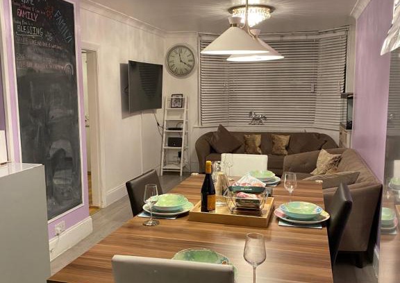 Coventry Casa | Calm residential house