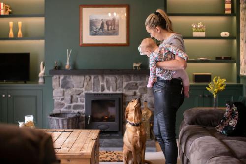 East Lewiston Casa | Calm Scottish Country Escape with Hot Tub Sleeps 6