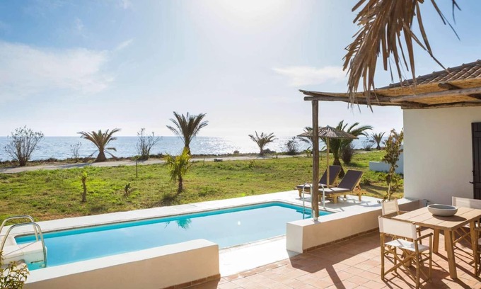 Kounopetra Villa | Calming, neutral villa, private and communal pool