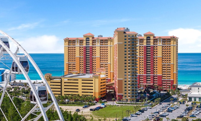 Panama City Beach Condominio | Calypso Beach Resort by Panhandle Getaways