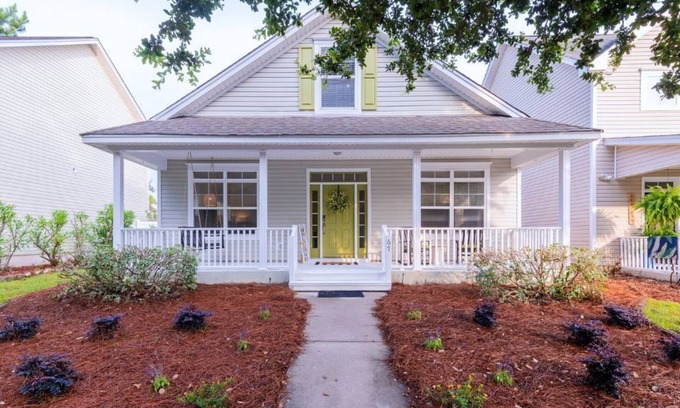 Bluffton Casa | Calypso Cottage in Old Town Bluffton. In the heart of historic Old Town