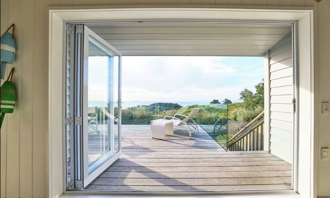 Ostend Villa | Calypso pool Villa Waiheke Island