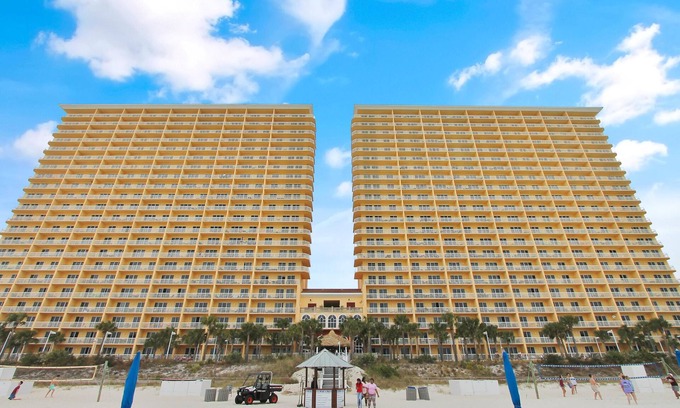 Panama City Beach Condominio | Calypso Resort and Towers by Book That Condo