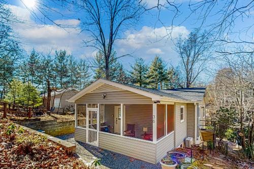 Lake Junaluska Casa | Camak Guesthouse - Upper Unit