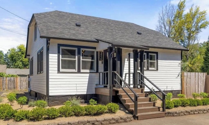 Carver Casa | Camas Lakehouse With Private Hot Tub