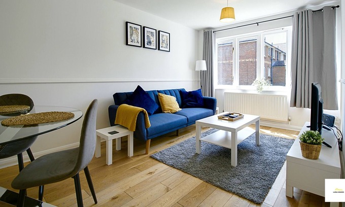 Camberley Casa | Camberley Comfy 3 Bedroom - Next to Hospital W/parking