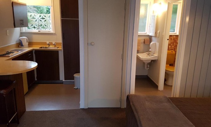 Hastings Hotel | Camberley Court Motel