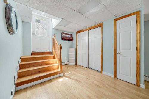 Cambridge Casa | Cambridge 2BR 2BH Basement Apt With Parking