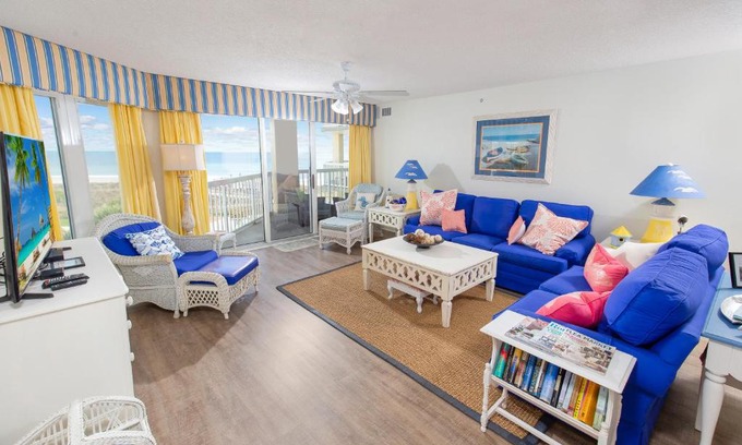 Litchfield by the Sea Casa | Cambridge 301 OV 3BR 3BA Kitchen Balcony