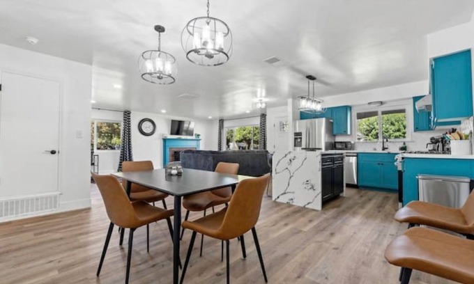 Visalia Casa | Cambridge Corner - Gateway to Sequoia Ntl Park Corner