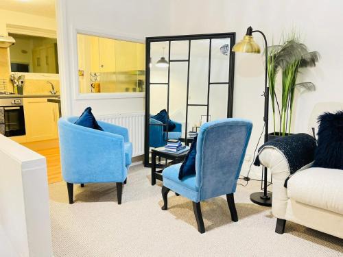 Cambridge Casa | Cambridge Stay Cozy home with Wi-Fi, Parking Perfect for 2