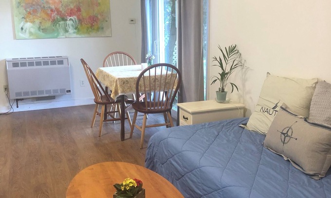 Camden Apartamento | Camden 2 BR 1 BA, 1.4 miles from camden center. Stars and peepers and fireflies!