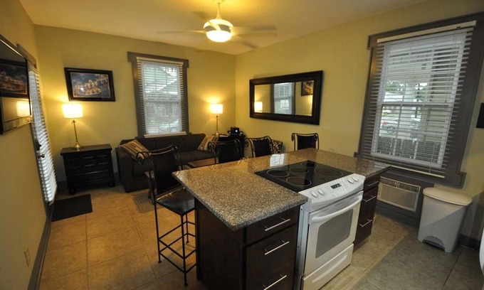 Gretna Casa | NOLA Historic Area 1 hab / 1ba apt. en Crescent Moon Villas
